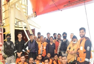 अदन की खाड़ी में मालवाहक जहाज पर हमला, Indian Navy ने इस तरह बचाई सभी की जान
